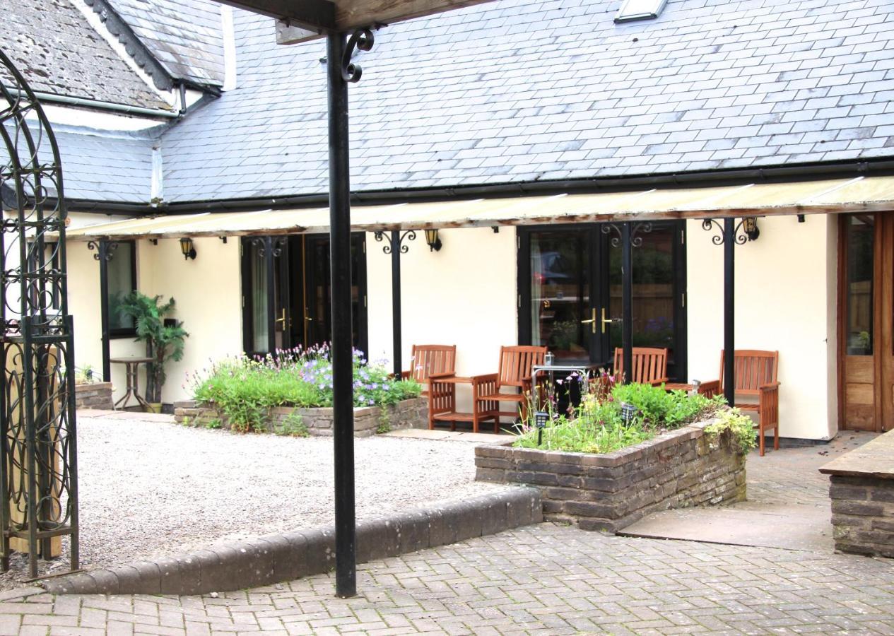 The Crown Inn Longtown Hereford Exterior photo