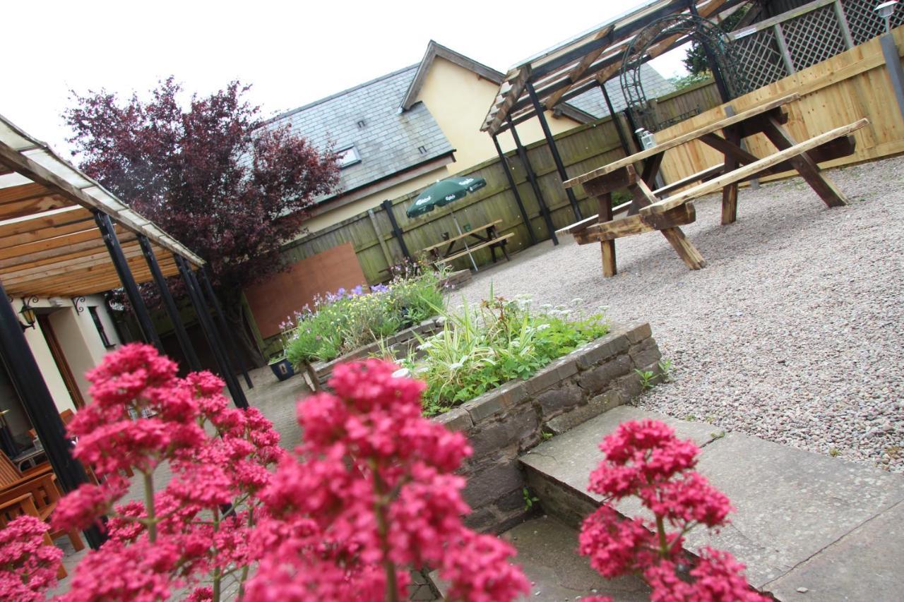 The Crown Inn Longtown Hereford Exterior photo